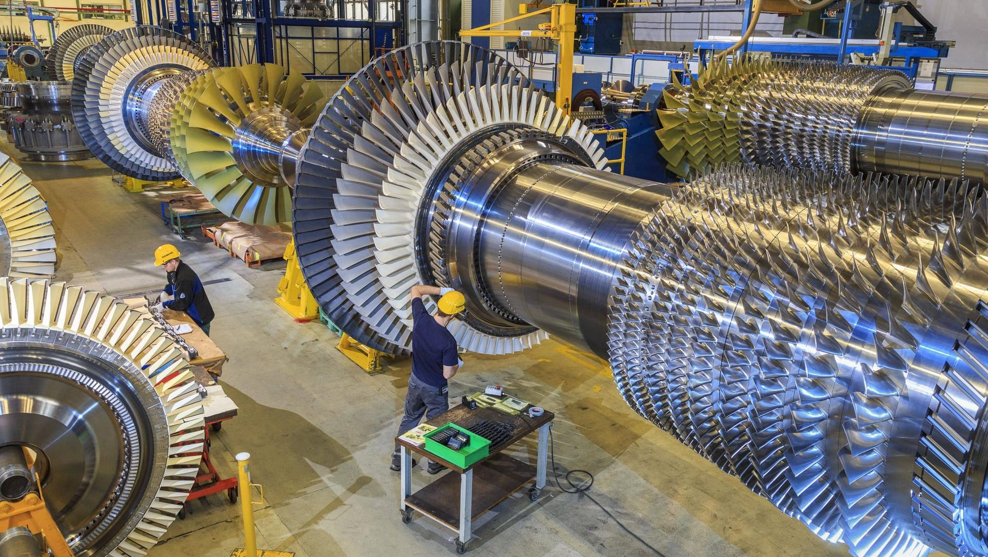 Eine Gasturbine wird gewartet (Symbolbild): Trotz der Sanktionen gegen Russland liefert Kanada eine Turbine für Nord Stream 1.