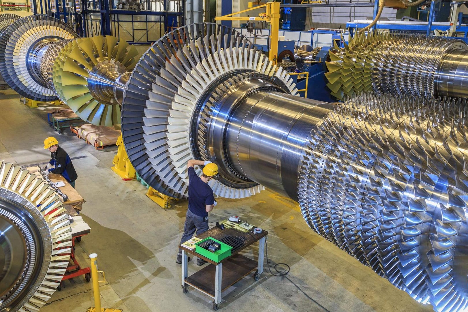 Eine Gasturbine wird gewartet (Symbolbild): Trotz der Sanktionen gegen Russland liefert Kanada eine Turbine für Nord Stream 1.