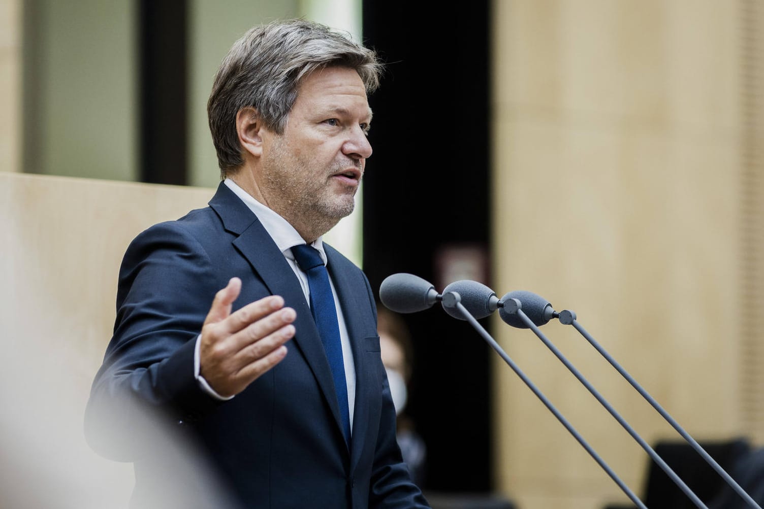 Robert Habeck, Bundeswirtschaftsminister: Der Grünen-Politiker fürchtet, dass Russland die Gaslieferung dauerhaft einstellen könnte. Robert Habeck, Bundeswirtschaftsminister: Der Grünen-Politiker fürchtet, dass Russland die Gaslieferung dauerhaft einstellen könnte.