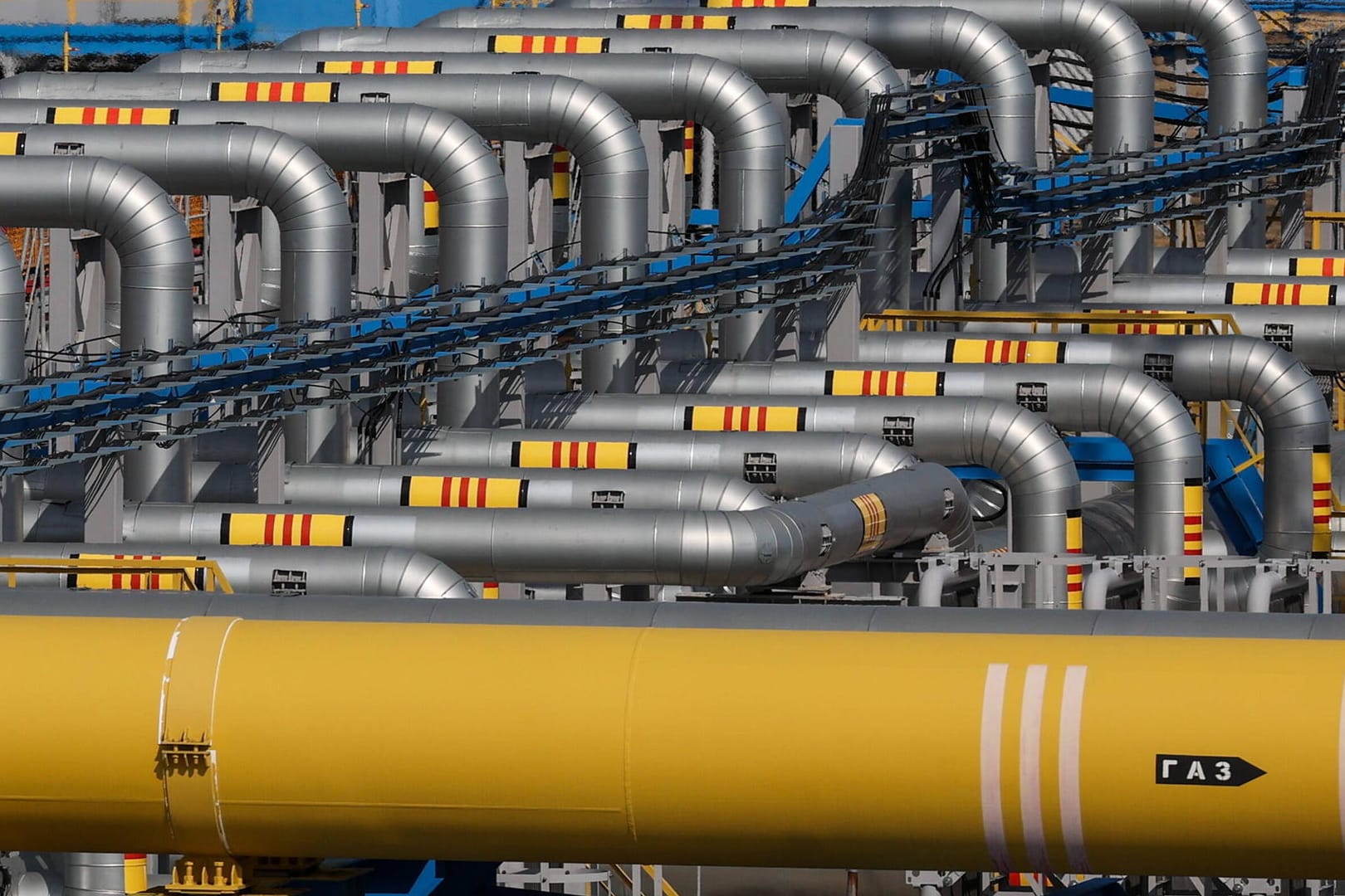Gasfeld des russischen Staatskonzerns Gazprom (Symbolbild): Italien erhält seit Montagmorgen weniger Gas. Gasfeld des russischen Staatskonzerns Gazprom (Symbolbild): Italien erhält seit Montagmorgen weniger Gas.