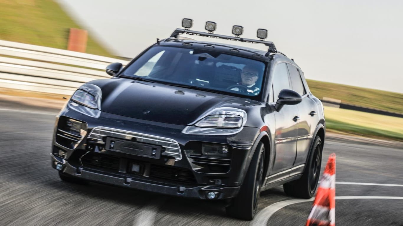 Elektro-Macan: Porsche hat bereits Fotos vom getarnten Prototypen präsentiert.
