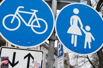 Rücksicht nehmen: Wer auch auf für Fahrräder freien Gehwegen unterwegs ist, radelt besser besonders vorausschauend und rücksichtsvoll.