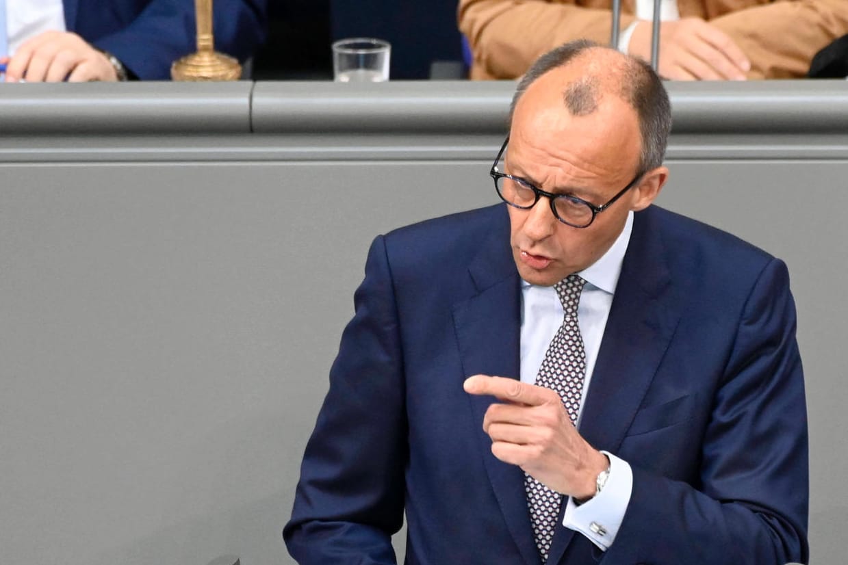 CDU-Chef Friedrich Merz im Bundestag (Archiv): "Tut es für Deutschland", schreibt Merz an die Adresse der Grünen.