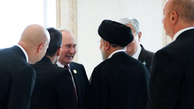 Gute Stimmung: Putin im Kreise mehrerer russlandfreundlicher Staatenlenker bei einem Gipfel in Turkmenistan.