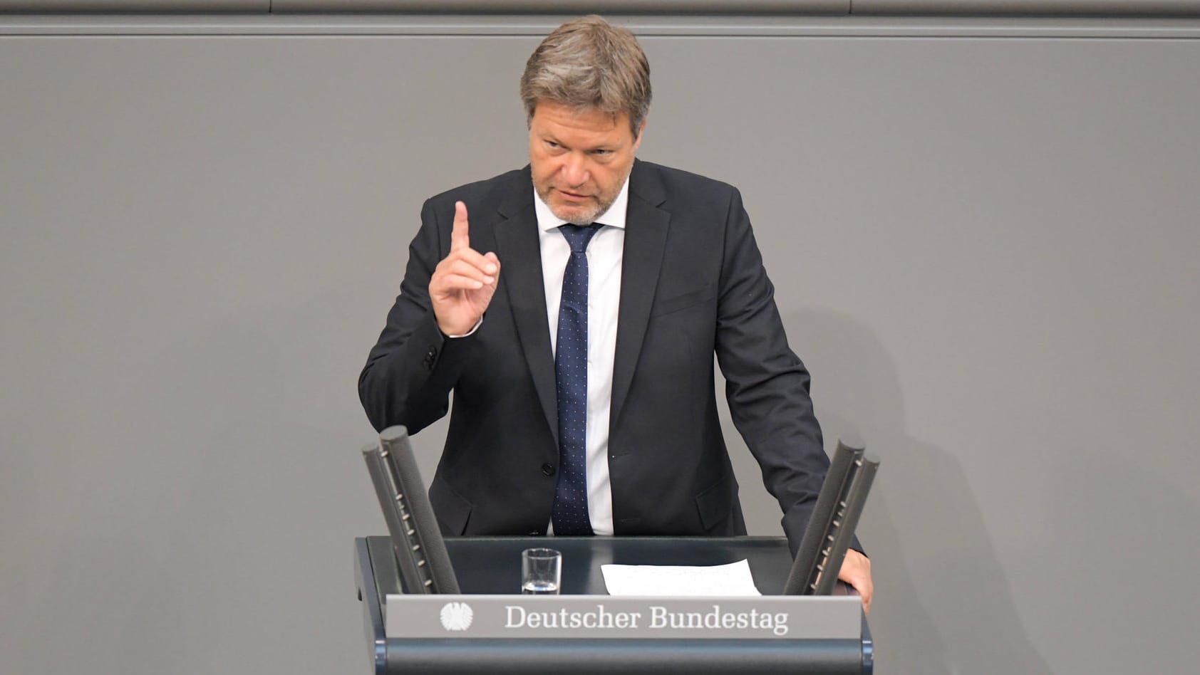 Robert Habeck (Archivbild): Der Wirtschaftsminister warnt vor einem schweren Winter.