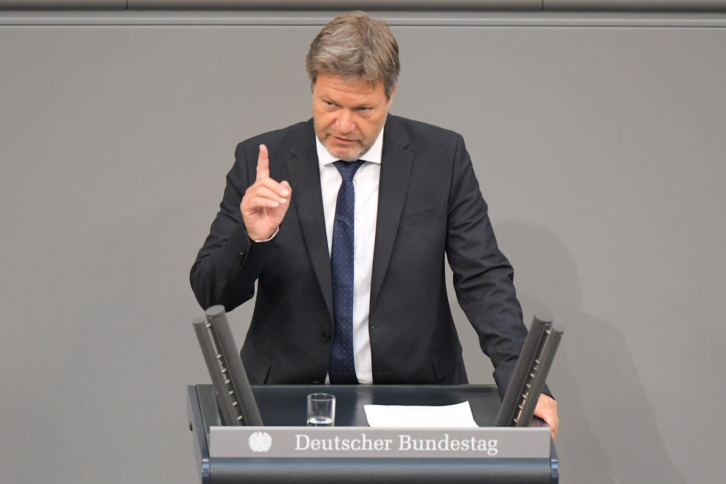 Robert Habeck (Archivbild): Der Wirtschaftsminister warnt vor einem schweren Winter.