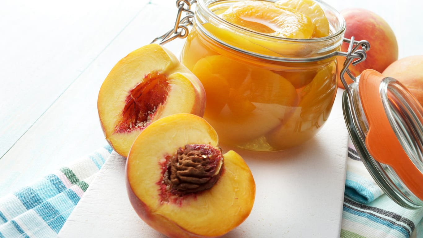 Pfirsich: Durch das Einkochen machen Sie die Früchte länger haltbar.