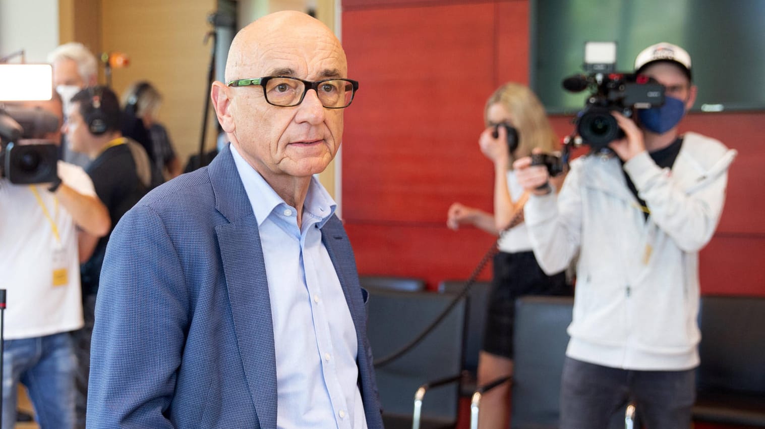 Alfred Sauter vor dem Untersuchungsausschuss (Archivbild): Vor dem Ausschuss müssen sich beide Politiker trotz der Gerichtsurteile noch verantworten. Alfred Sauter vor dem Untersuchungsausschuss (Archivbild): Vor dem Ausschuss müssen sich beide Politiker trotz der Gerichtsurteile noch verantworten.