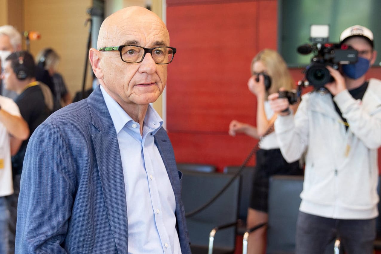 Alfred Sauter vor dem Untersuchungsausschuss (Archivbild): Vor dem Ausschuss müssen sich beide Politiker trotz der Gerichtsurteile noch verantworten.