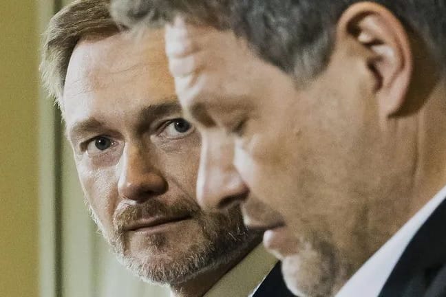 Christian Lindner und Robert Habeck drängen nach vorn.