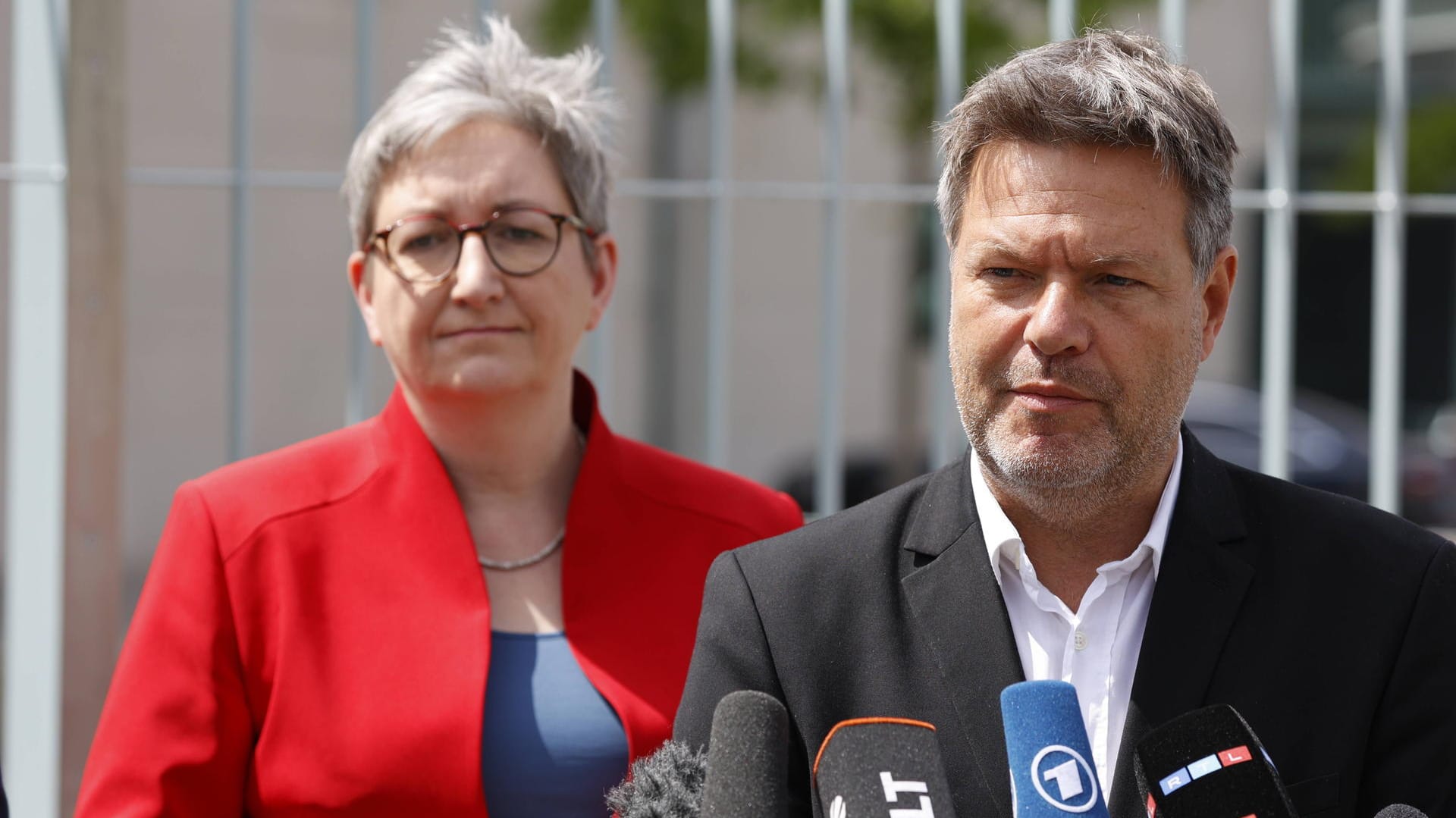 Wirtschaftsminister Habeck und Bauministerin Geywitz: Sie wollen einen Fokus auf die Förderung von Gebäudesanierungen legen.