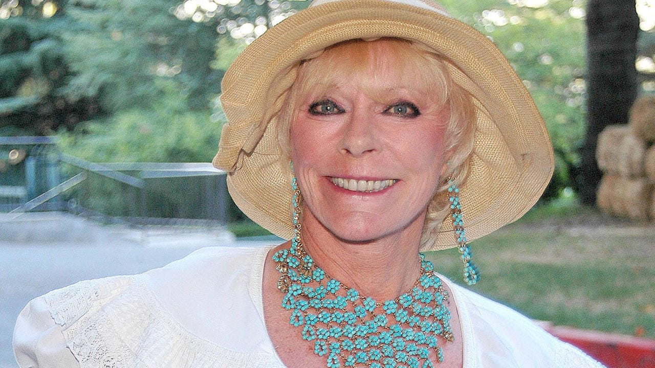 Elke Sommer: Die Schauspielerin hatte aufgrund geschlossener Arterien schlimme Schmerzen in den Beinen.