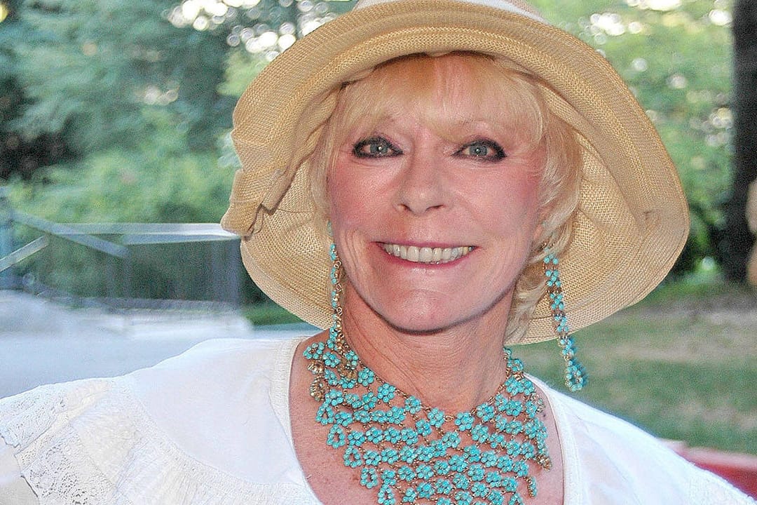 Elke Sommer: Die Schauspielerin hatte aufgrund geschlossener Arterien schlimme Schmerzen in den Beinen.