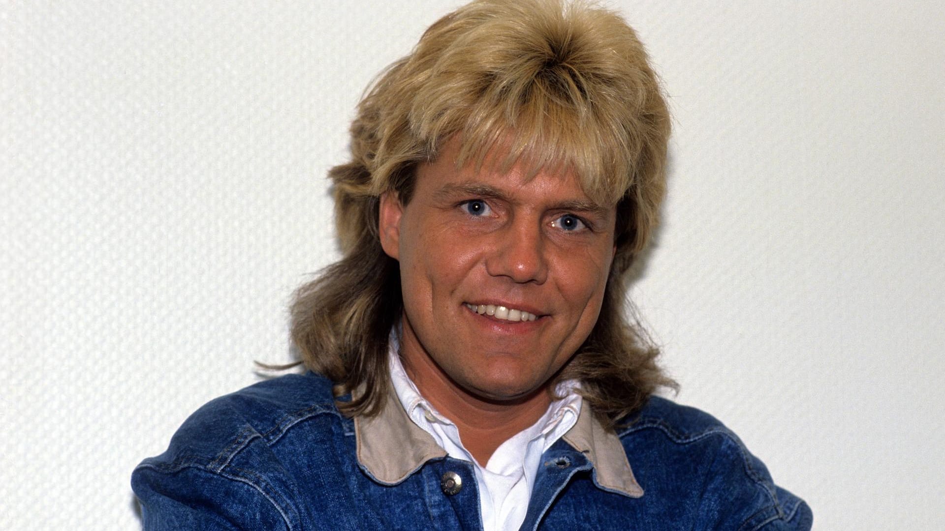 Bild von 1994: Jahrelang begeisterte Dieter Bohlen die Fans nicht nur mit seiner Musik, sondern auch mit seiner Fönfrisur.