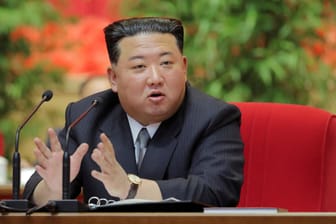Kim Jong Un (Archivbild): Sein Land ist das dritte, welches die selbsternannten Volksrepubliken in der Ostukraine anerkennt.