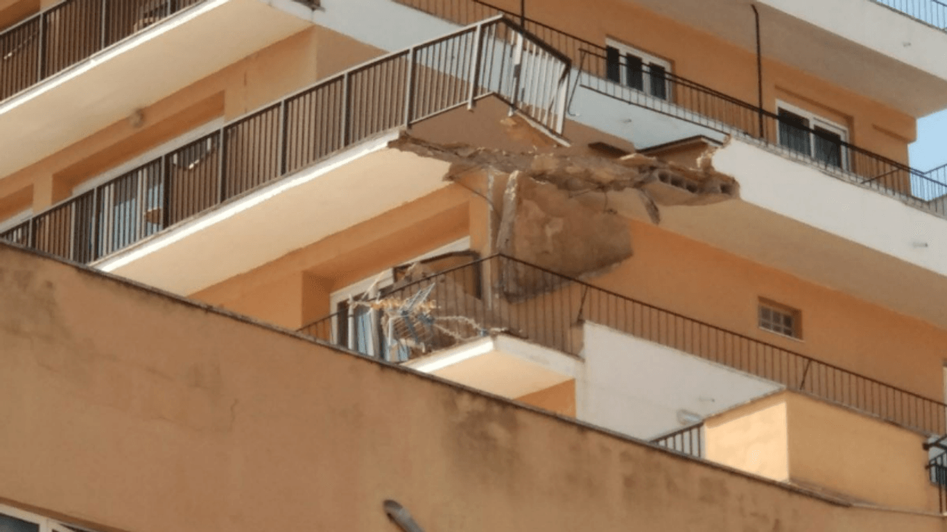 Der eingekrachte Balkon auf Mallorca.