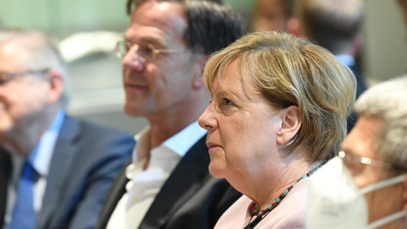 Angela Merkel in Amsterdam: Eigentlich wollte die Ex-Kanzlerin schon im vergangenen Jahr in die Niederlande reisen.