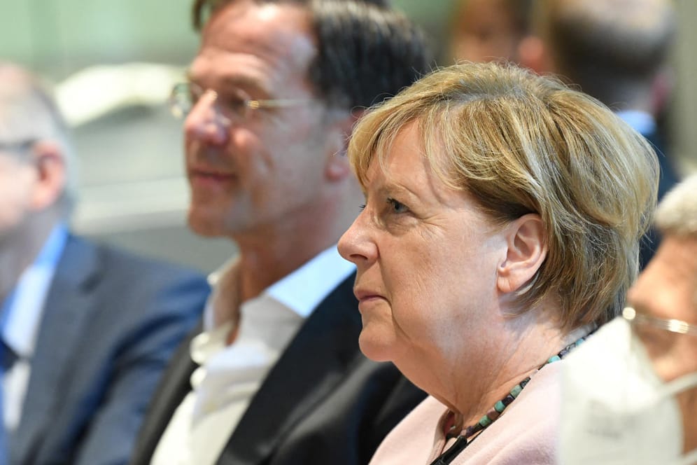 Angela Merkel in Amsterdam: Eigentlich wollte die Ex-Kanzlerin schon im vergangenen Jahr in die Niederlande reisen.