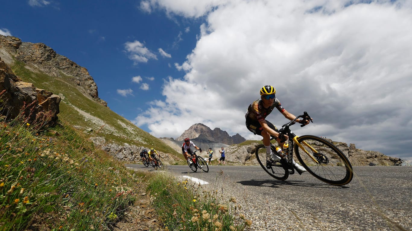 Auf der Tour de France radeln Drogenabhängige um die Wette.