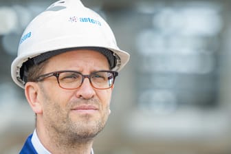 Klaus Müller: Der Präsident der Bundesnetzagentur mahnt Verbraucher finanziell vorzusorgen.