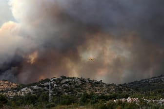 Der Waldbrand nahe der dalmatinischen Stadt Sibenik.