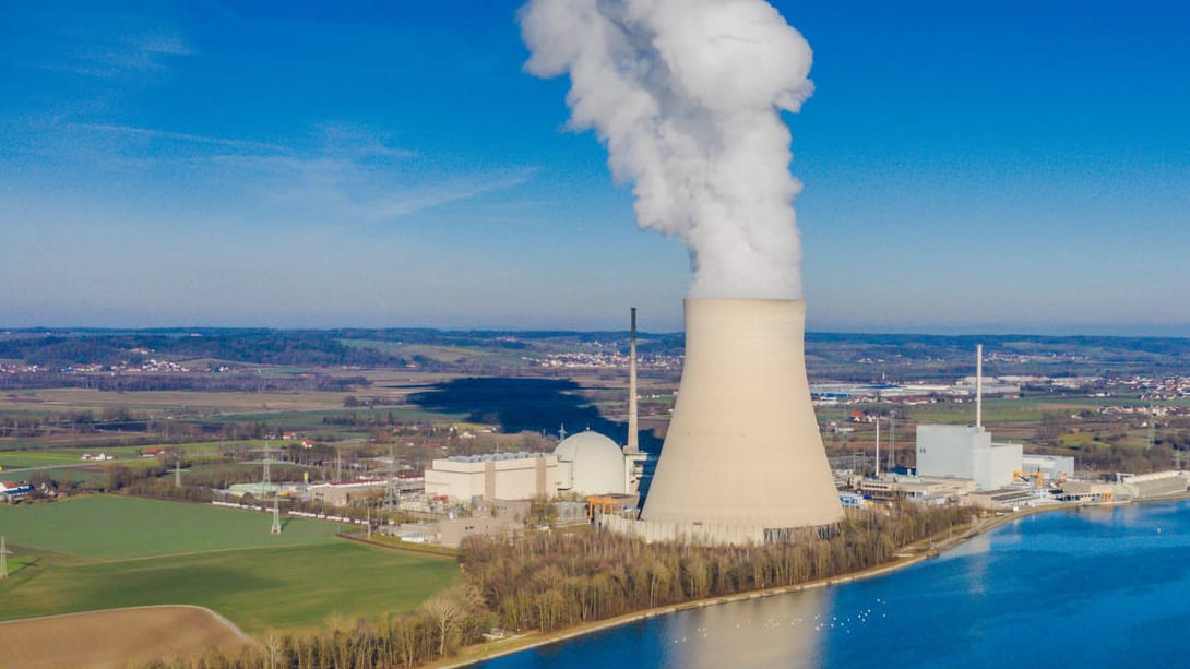 Das Kernkraftwerk Isar 2: Der Meiler gehört zu den letzten drei noch aktiven AKW in Deutschland.