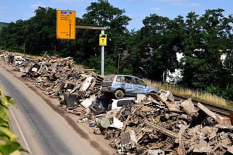 Trümmer in Bad Neuenahr im Kreis Ahrweiler: In der Kreisstadt starben 69 Menschen, der Wiederaufbau dauert bis heute an.