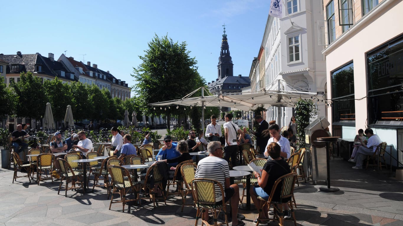 Café in Kopenhagen (Symbolbild): In der dänischen Hauptstadt ist der Espresso besonders teuer.