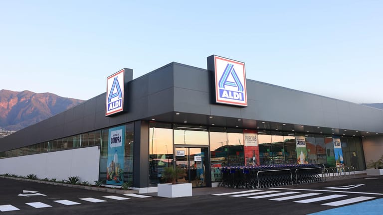 Außenansicht der neuen Aldi-Filiale auf Teneriffa: Aldi Nord eröffnet insgesamt vier Märkte auf den kanarischen Inseln.