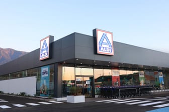 Außenansicht der neuen Aldi-Filiale auf Teneriffa: Aldi Nord eröffnet insgesamt vier Märkte auf den kanarischen Inseln.