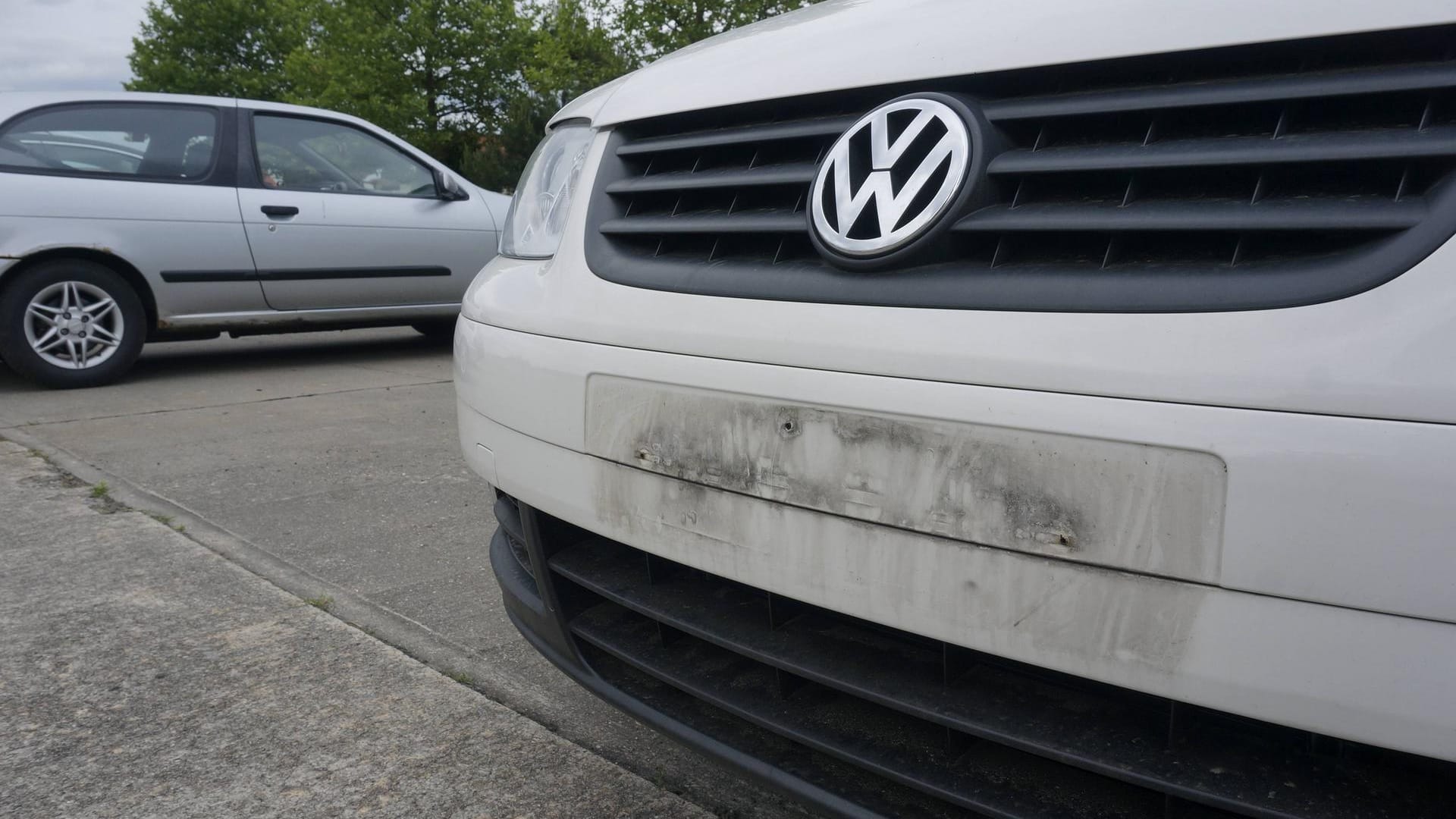 Nackt: Ein Auto ohne Kennzeichen.