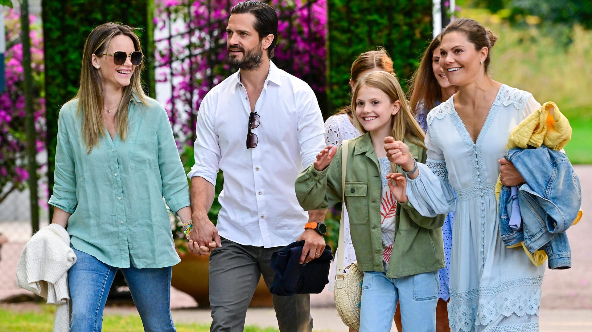 13. Juli 2022: Die Schweden-Royals im Freizeitlook auf dem Weg zum Sommerkonzert auf Borgholm.