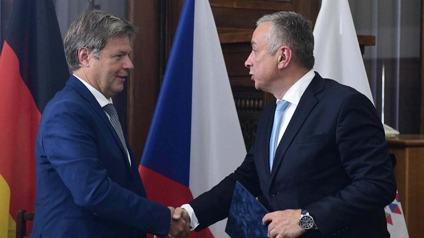 Bundeswirtschaftsminister Robert Habeck hat mit seinem tschechischen Amtskollegen Jozef Sikela ein Solidaritätsabkommen unterzeichnet.