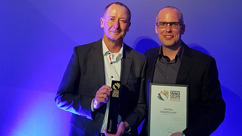 Thomas Nieraad und Carsten Kehrein bei der Verleihung des "German Innovation Awards" für das smarte Bierglas.