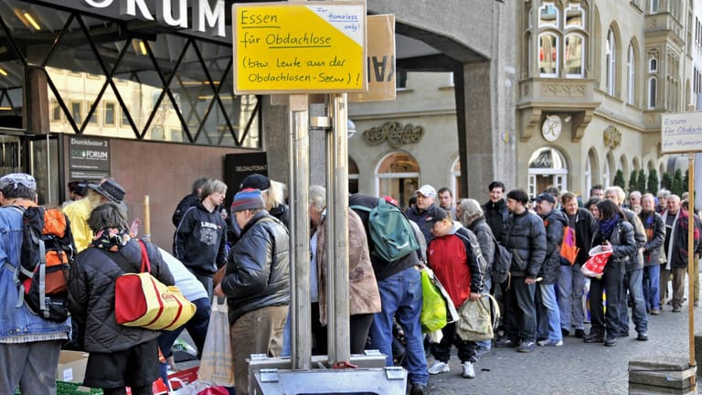 Lebensmittelverteilung an Obdachlose in NRW: "Die Tafeln sind am Limit."
