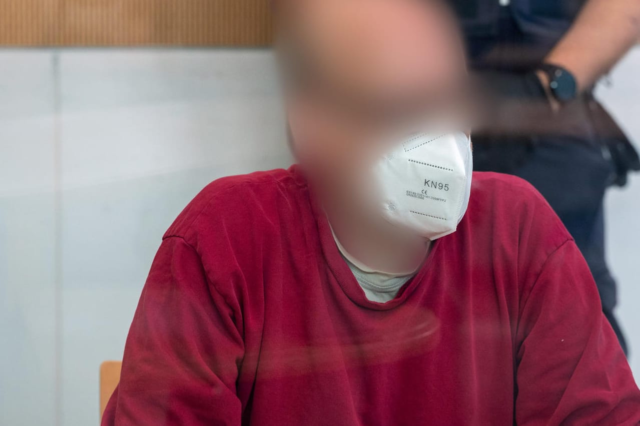 Der Angeklagte im Prozess in Trier: Er tötete unter anderem ein Baby.