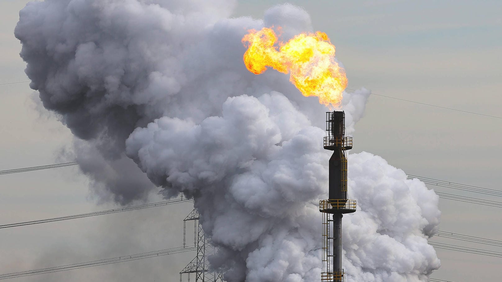 Kokerei in Bottrop (Symbolbild): Wieder verstärkt auf Kohle zu setzen, anstatt die Laufzeit der Atomkraftwerke zu verlängern, hält CDU-Generalsekretär Czaja für einen Fehler. Kokerei in Bottrop (Symbolbild): Wieder verstärkt auf Kohle zu setzen, anstatt die Laufzeit der Atomkraftwerke zu verlängern, hält CDU-Generalsekretär Czaja für einen Fehler.