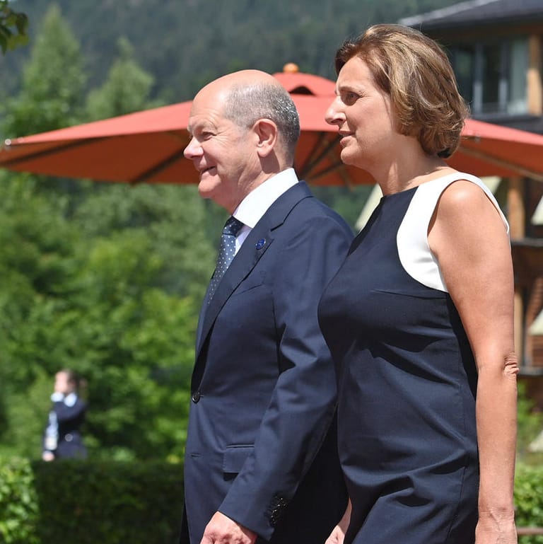 Olaf Scholz und Britta Ernst beim G7-Gipfel in Elmau: Auch ihren Urlaube wollen der Kanzler und seine Frau in Bayern verbringen.