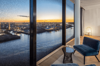 Die teuerste Wohnung Hamburgs: Vom Wohnzimmer aus blickt man auf den Hafen.