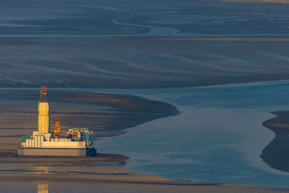 Bohrinsel in der Nordsee (Symbolbild): Im schleswig-holsteinischen Wattenmeer steht bereits eine Plattform – hier wird nach Öl gebohrt.