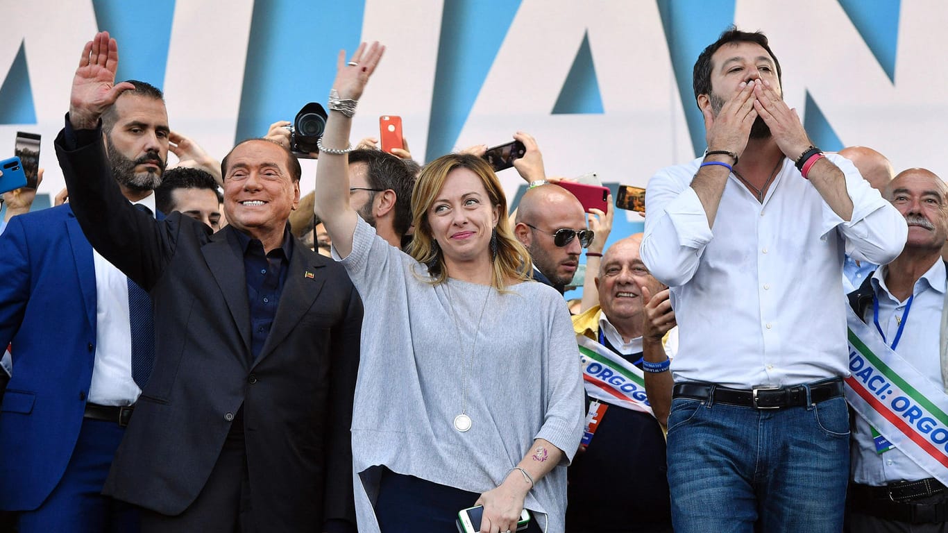 Silvio Berlusconi, Giorgia Meloni und Matteo Salvini (Archivbild): Von Neuwahlen könnten alle drei profitieren.