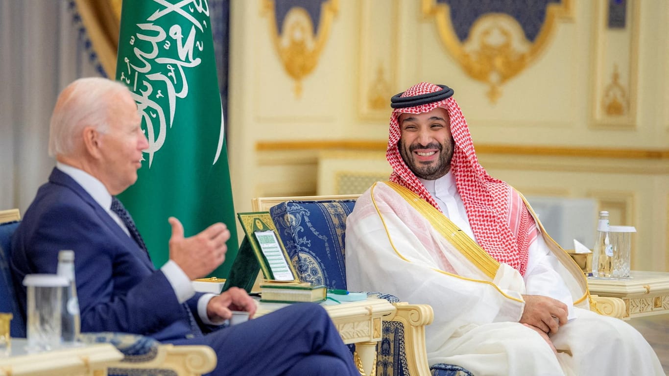 Treffen im Palast: Auch auf den Fotos des Gesprächs von Biden und bin Salman scheint die Stimmung gut.