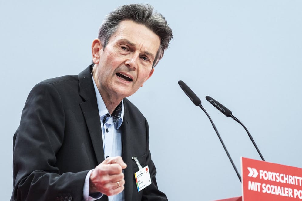 SPD-Fraktionschef Rolf Mützenich: In seiner Partei tobt eine Debatte über Deutschlands Rolle in der Welt.