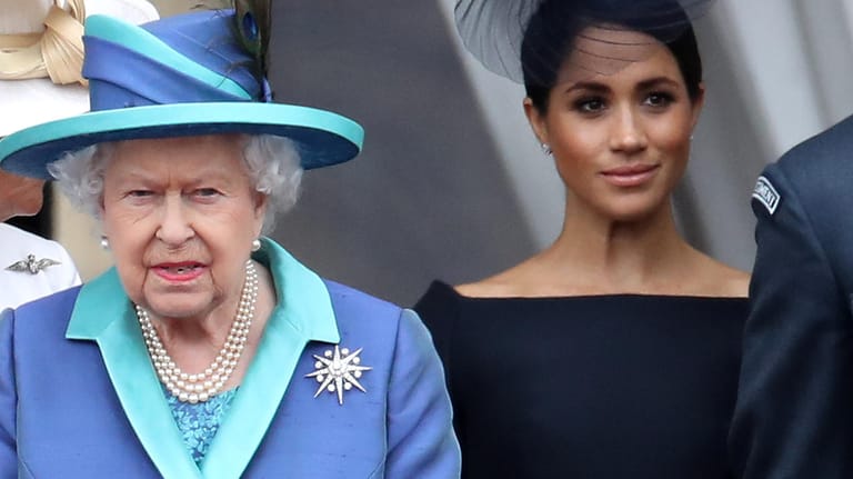 Queen Elizabeth II. und Herzogin Meghan: Ein neues Enthüllungsbuch dreht sich um das vermeintlich schwierige Verhältnis der Royals.