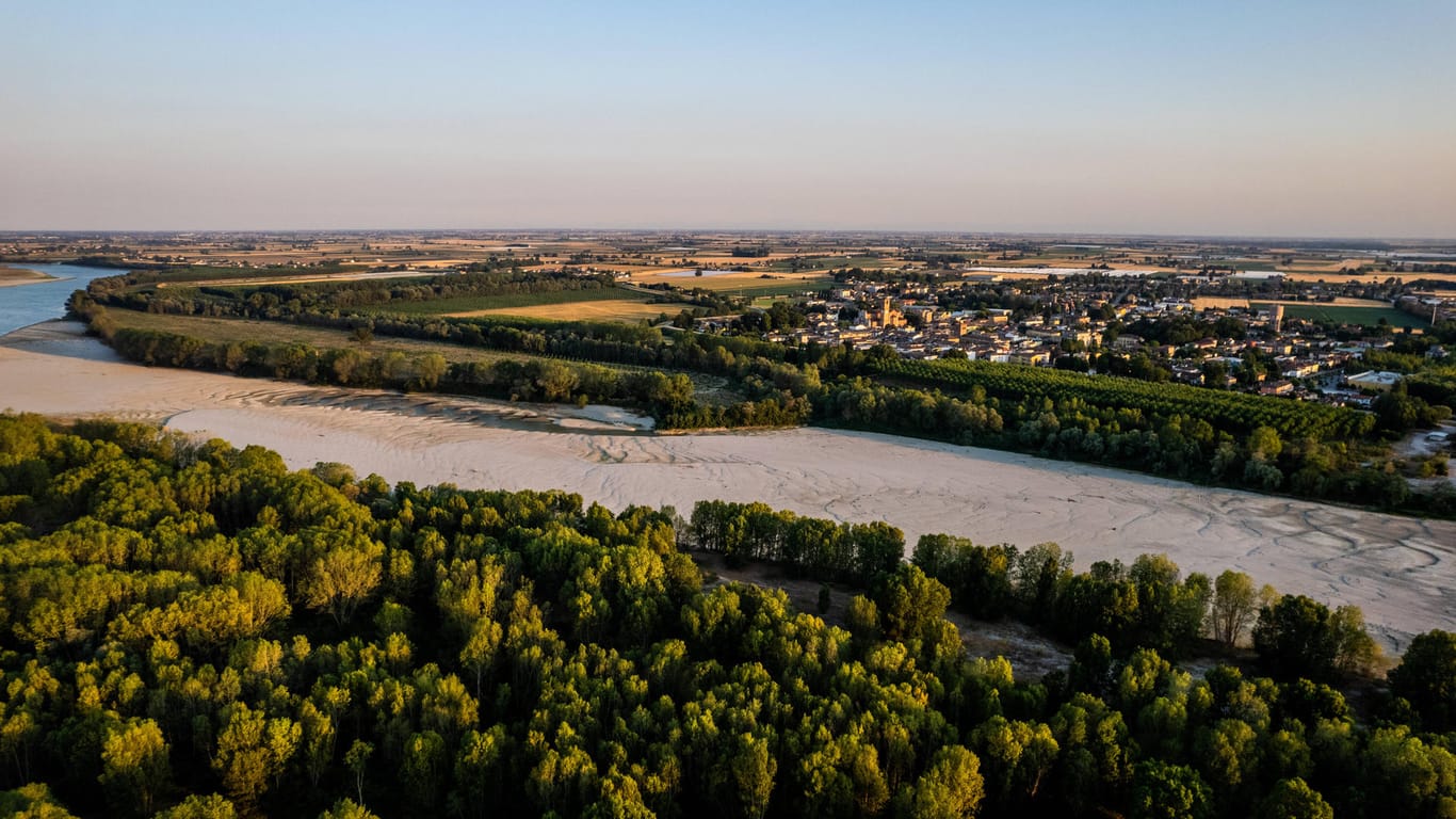 Der Po in der Nähe von Castelnovo Bariano: Der Fluss hat einen historischen Tiefstand erreicht.