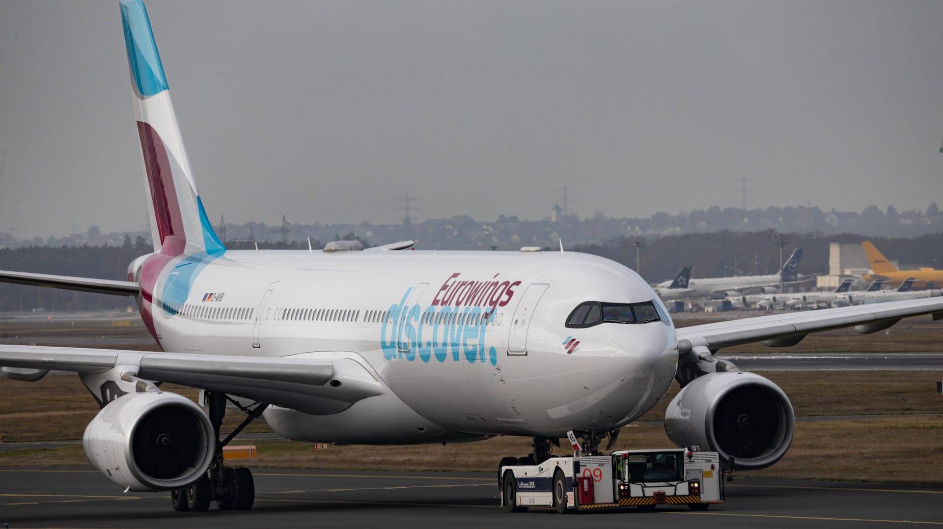 Ein Airbus A330-343 am Frankfurter Flughafen (Archivbild): Eine dieser Maschinen musste nach technischen Problemen außerplanmäßig umgeleitet werden.