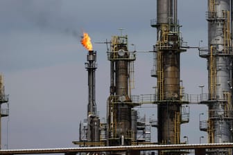 Raffinerie von Shell in Wesseling (Symbolbild): Die Ölpreise steigen leicht.