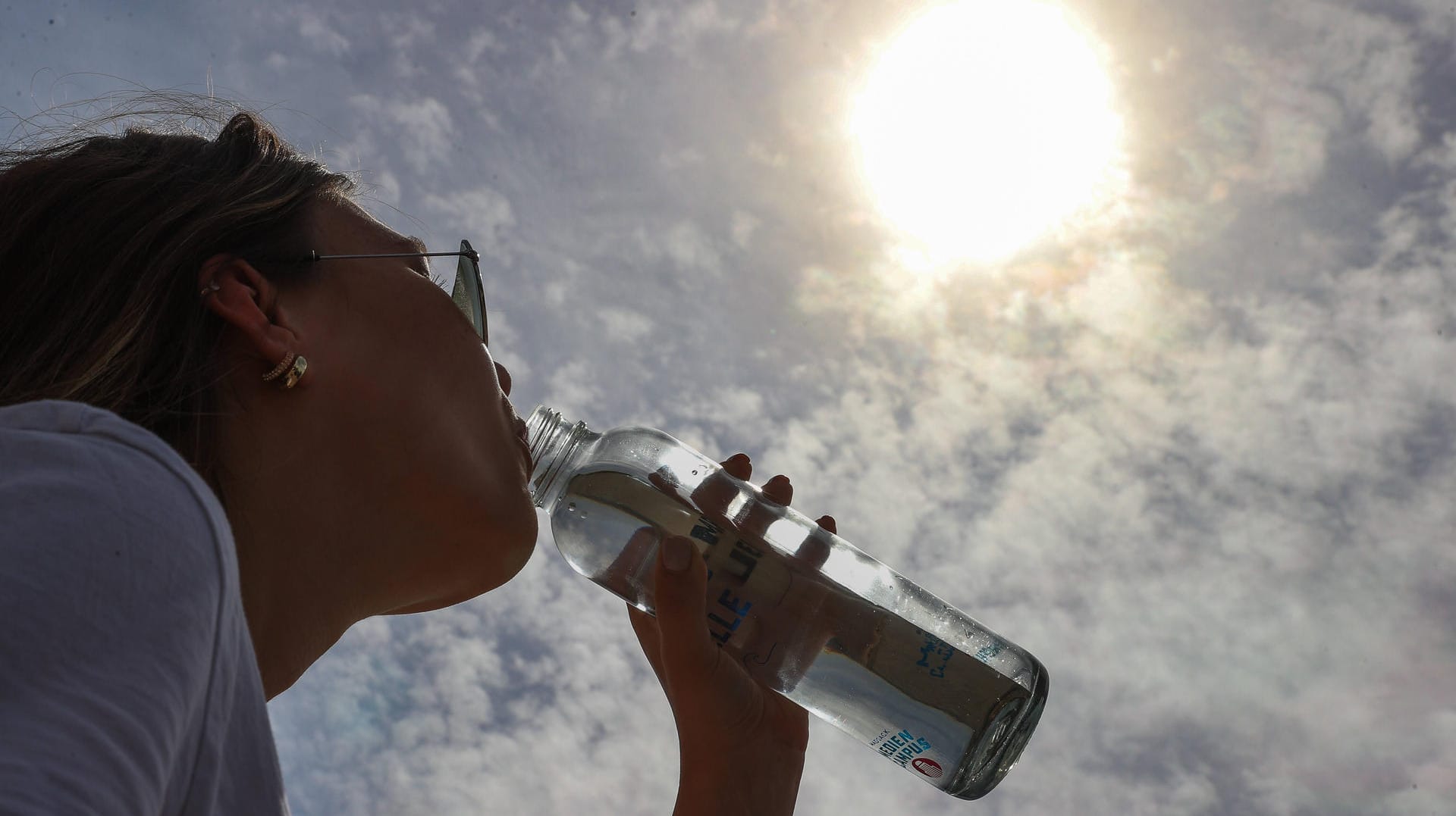 Hitzewelle in Deutschland (Symbolfoto): Mit ein paar Tipps lassen sich die steigenden Temperaturen besser aushalten.