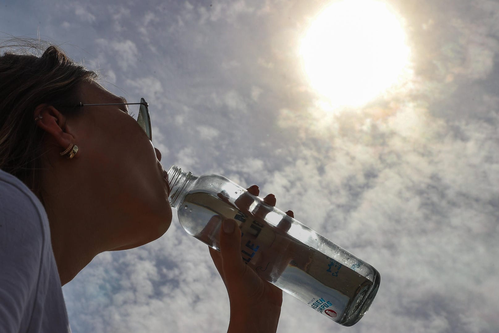 Hitzewelle in Deutschland (Symbolfoto): Mit ein paar Tipps lassen sich die steigenden Temperaturen besser aushalten.