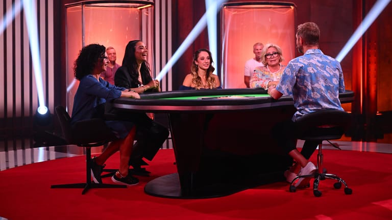 Alexandra Legat, Amira Pocher, Christiane Zimmermann und Claudia Effenberg: Die Frauen sitzen am Pokertisch.